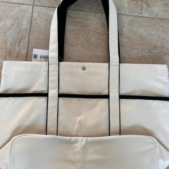 Lululemon Daily Multi-Pocket Canvas Tote Bag - Picture 3 of 4